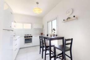 Super 4BR - Ben Yehuda - 1 min from the beach!